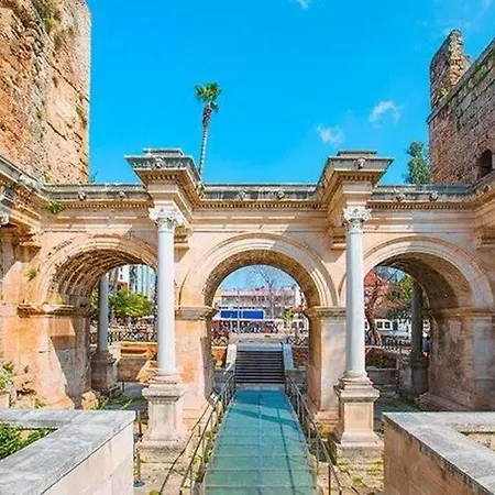 Lovely Two Bedrooms With Lovely Kitchen And Balcon Appartamento